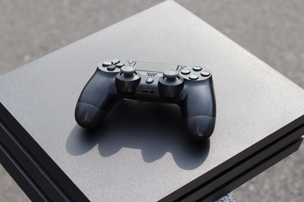 ★☆【新品・送料無料】SONY PlayStation4 プレイステーション4 ジェット・ブラック 500GB プレイステーション4本体 (CUH-2200AB01)☆★
